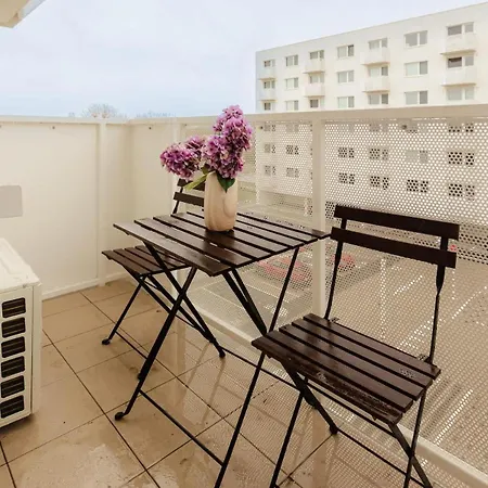 Flystay Balcony Retreat דירה