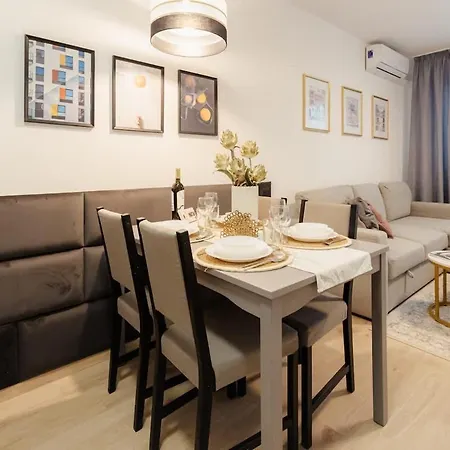 דירה Flystay Balcony Retreat