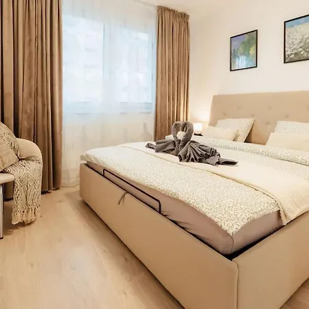 דירה Flystay Balcony Retreat