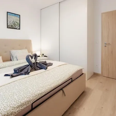 アパート Flystay Balcony Retreat ブラチスラヴァ