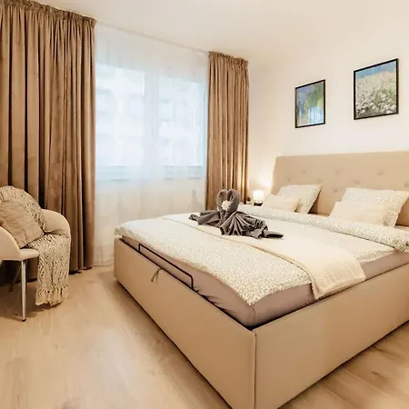 Flystay Balcony Retreat