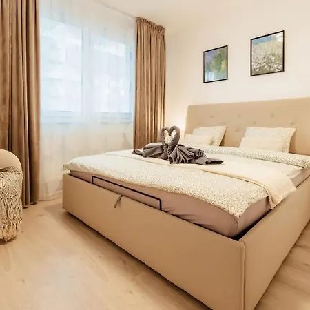 Flystay Balcony Retreat