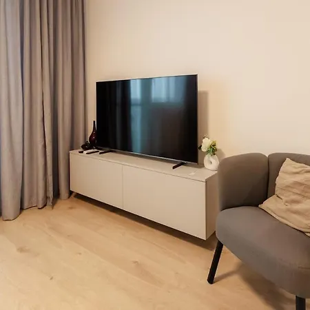 Flystay Balcony Retreat דירה